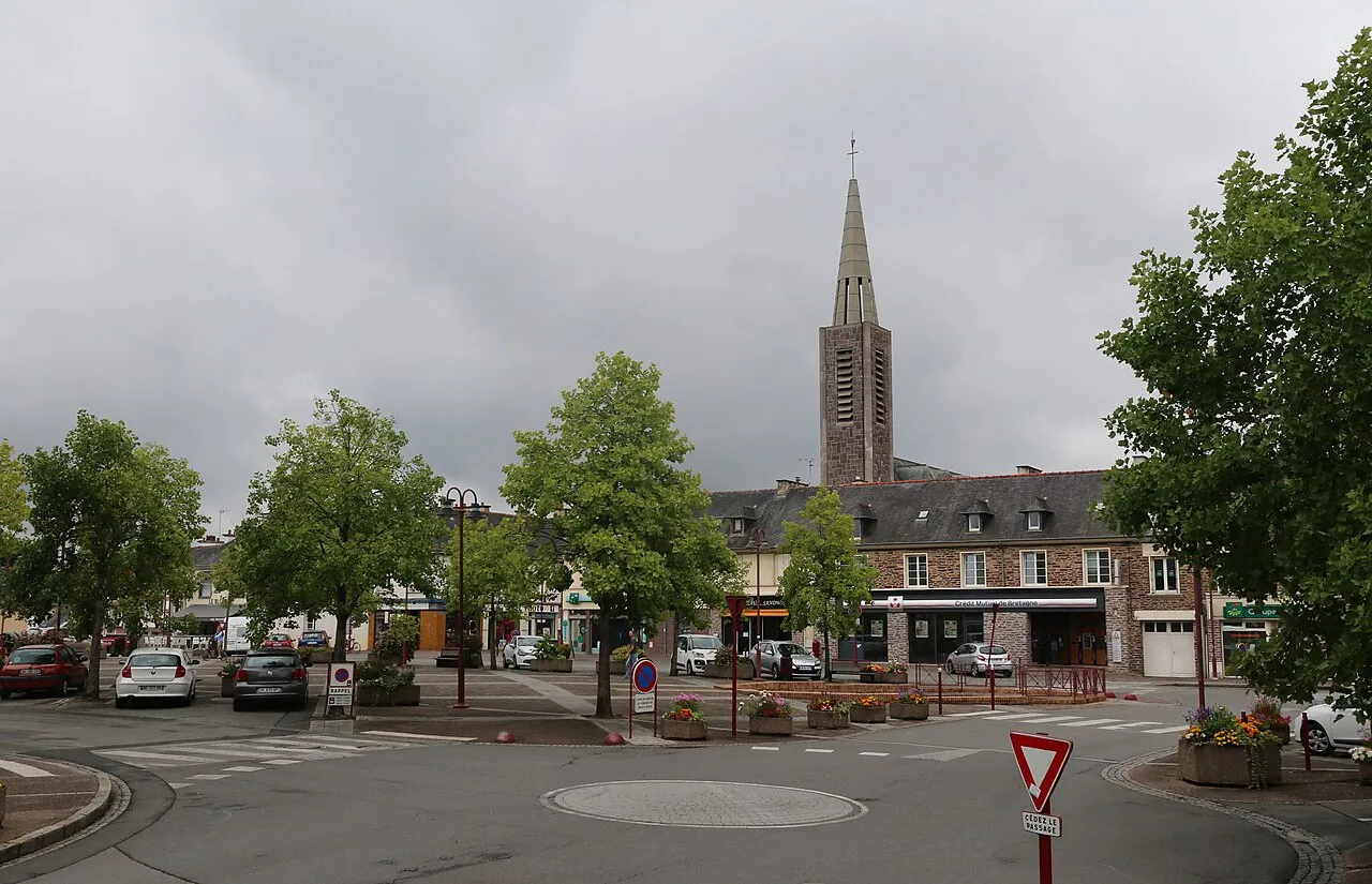 Place du centre de Bruz et son église