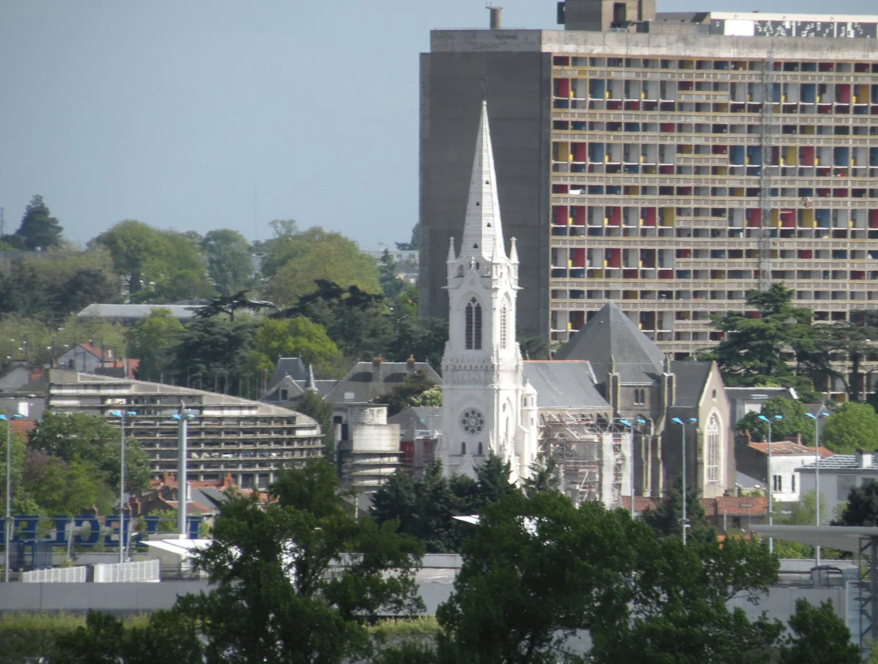Centre de Rezé, son église et ses immeubles