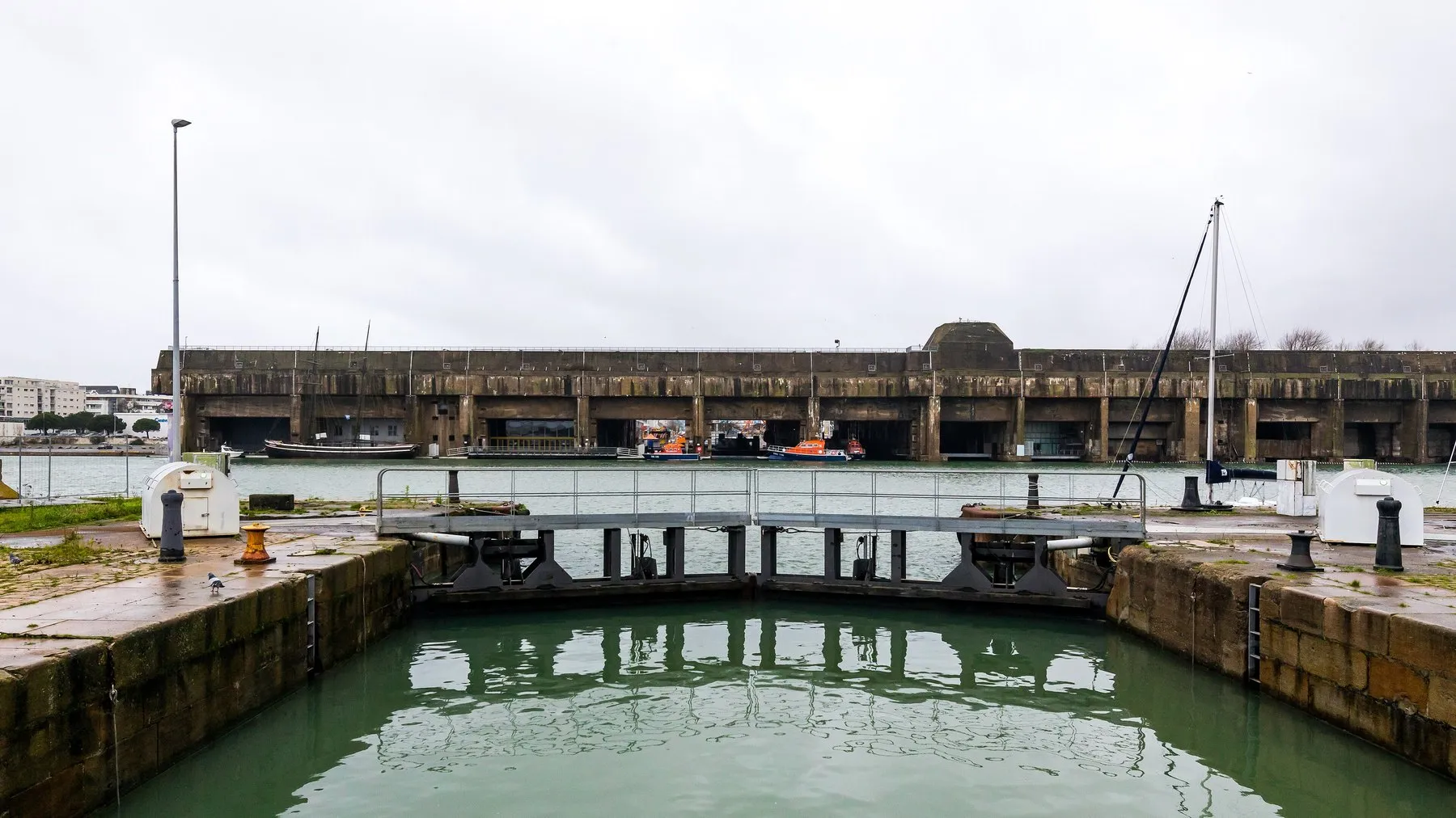 Entrée est du port de Saint-Nazaire et base sous-marine